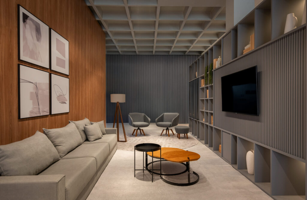 Showroom Italínea com ambientes de móveis planejados